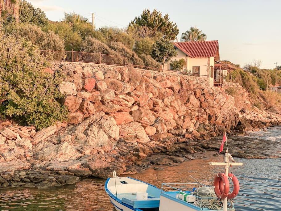 Seafront Isolated Unique House Feriehus