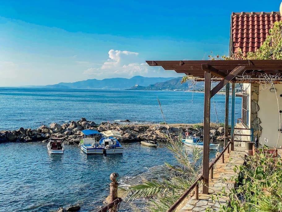 Feriehus Seafront Isolated Unique House *