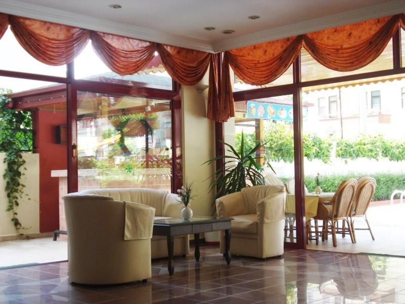 Amber-rose Aparthotel 3*