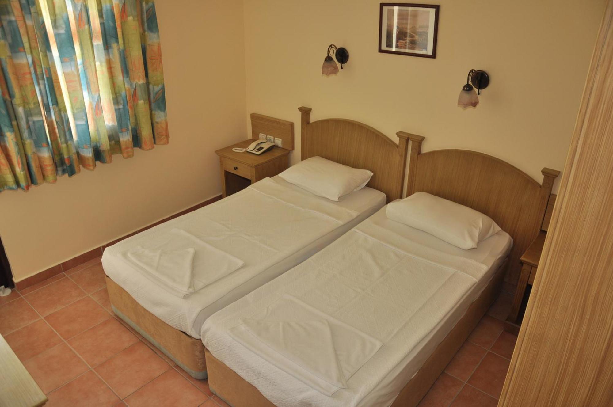 Amber-rose Aparthotel 3*