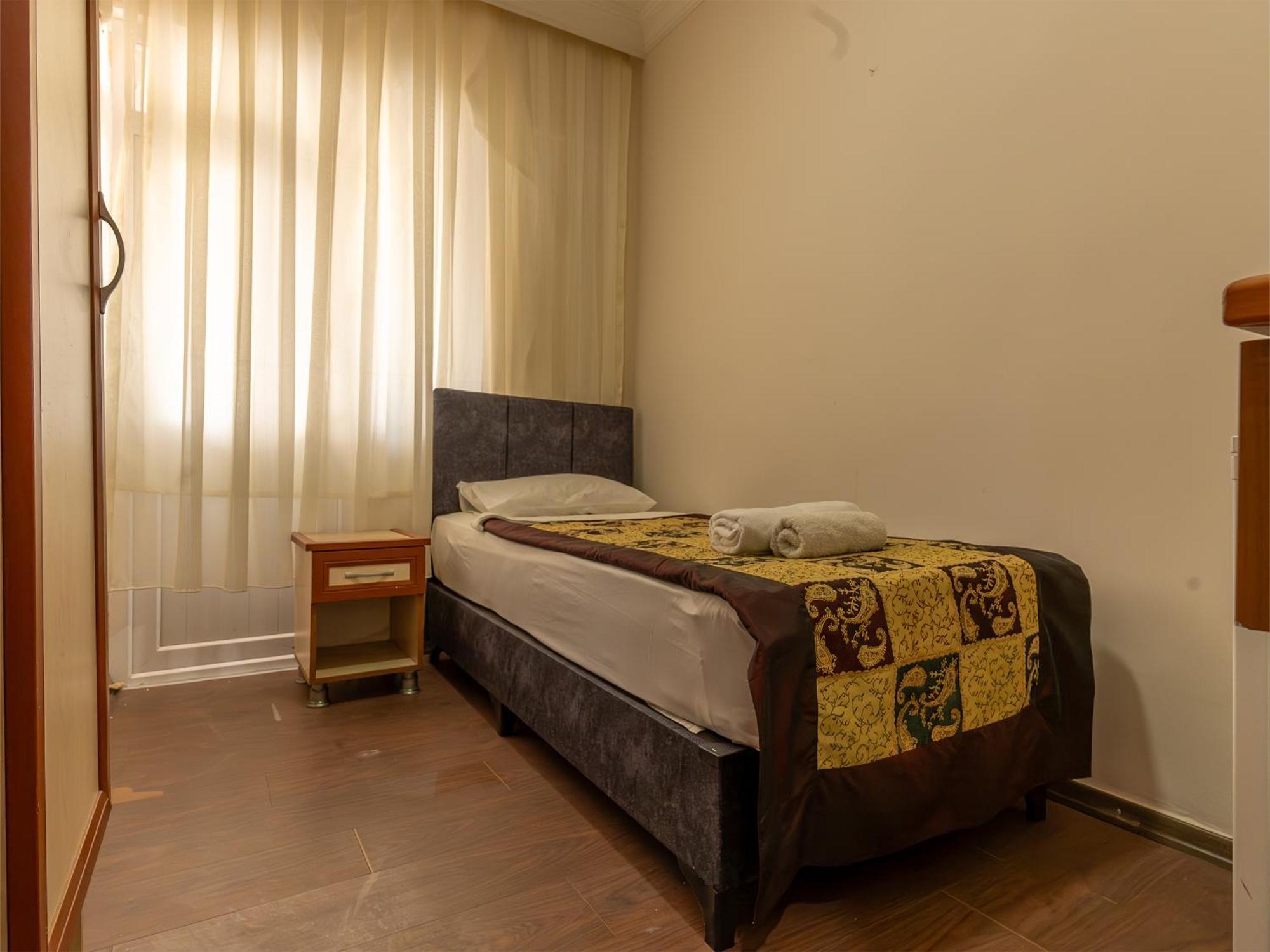Palm Hotel 2*