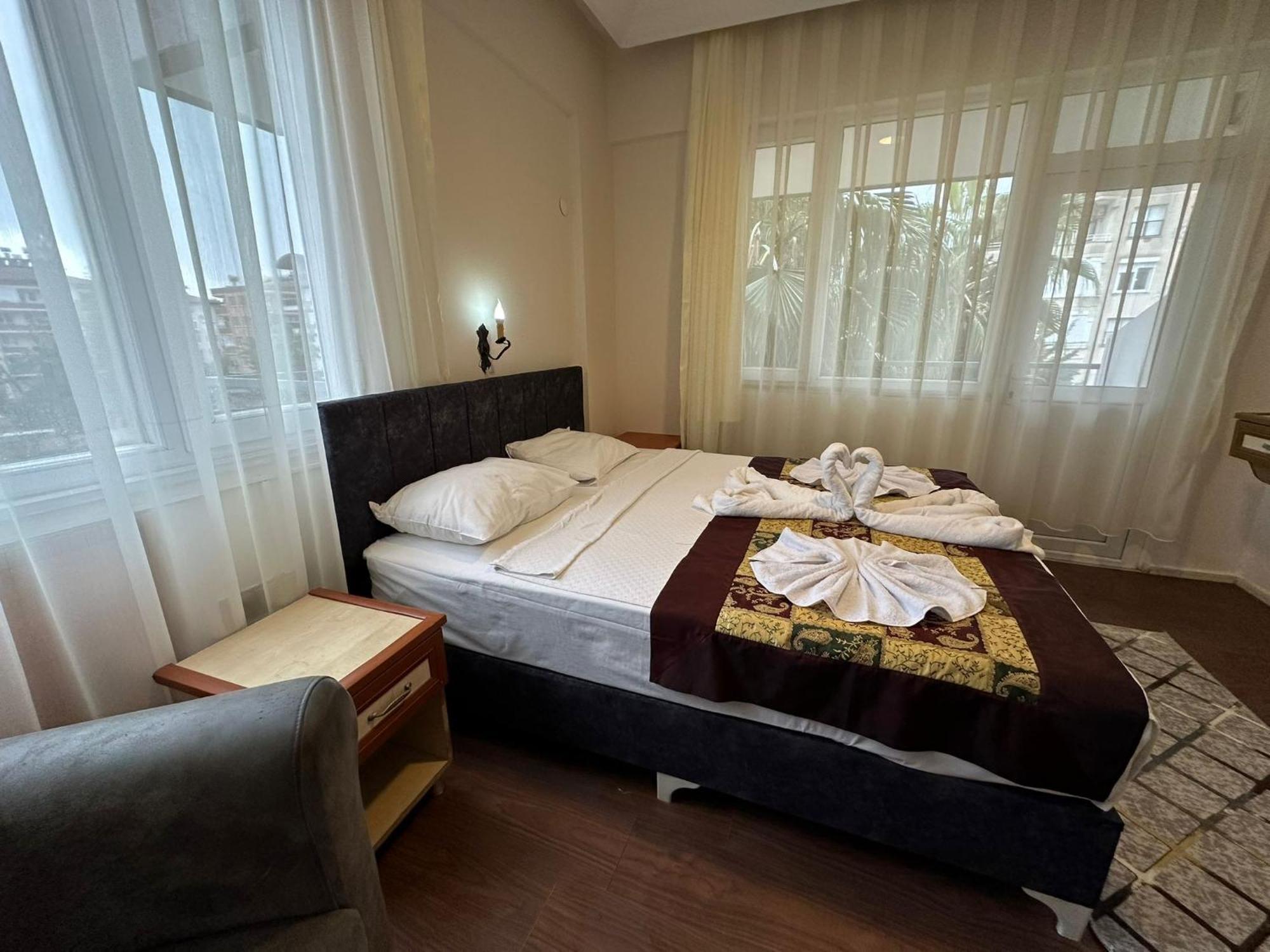 Palm Hotel 2*