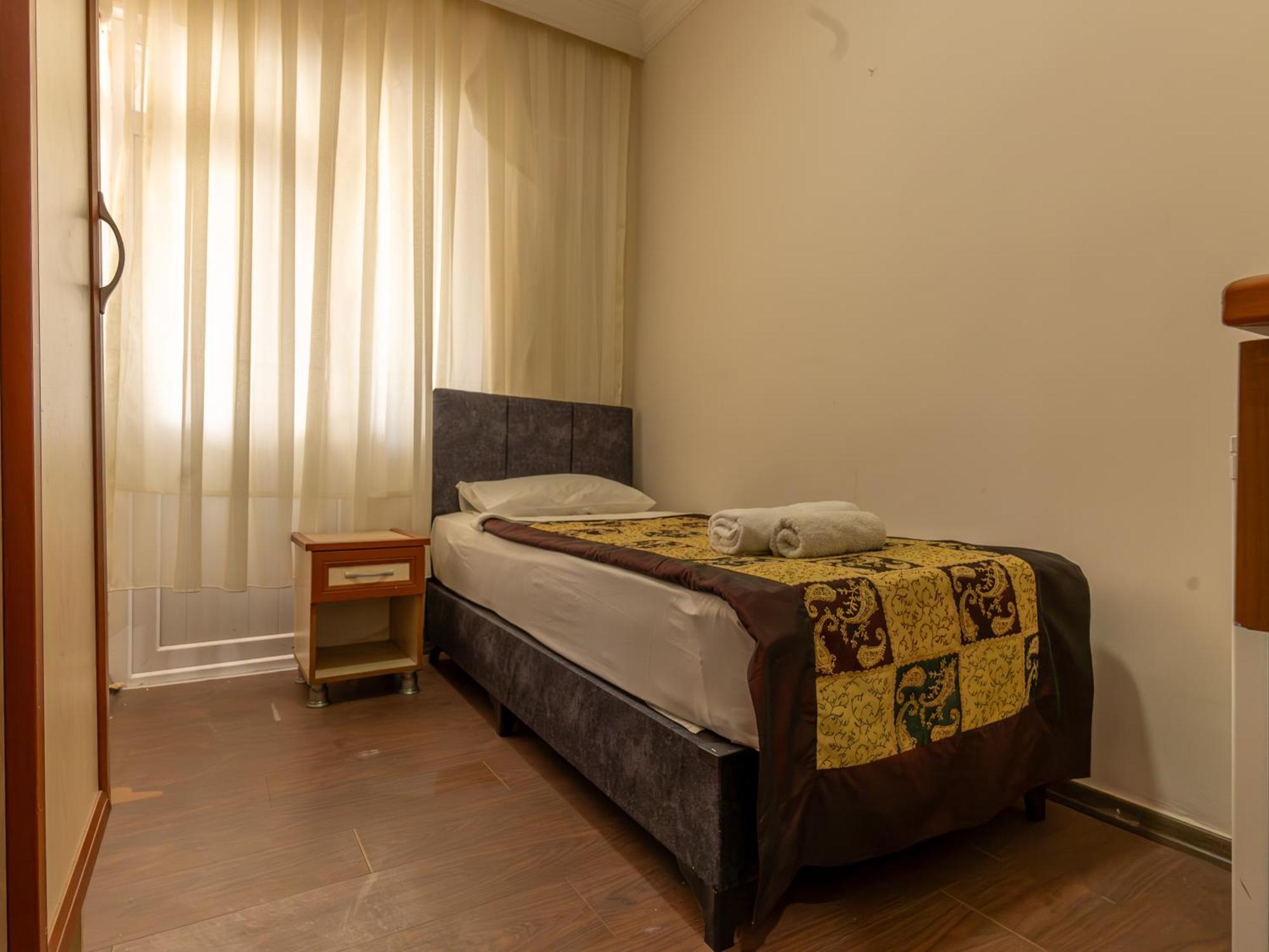 Palm Hotel 2*