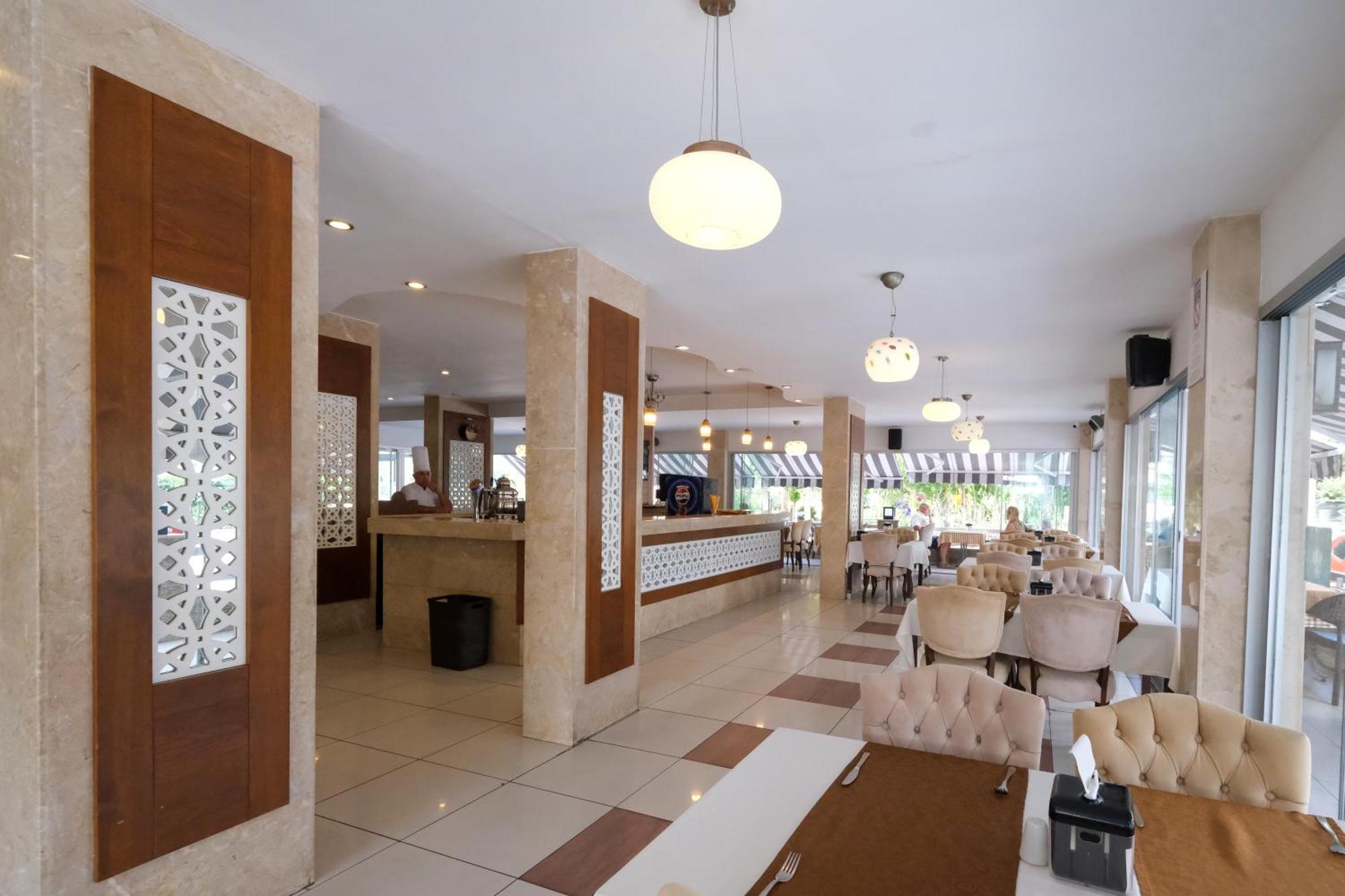 Kandelor Hotel