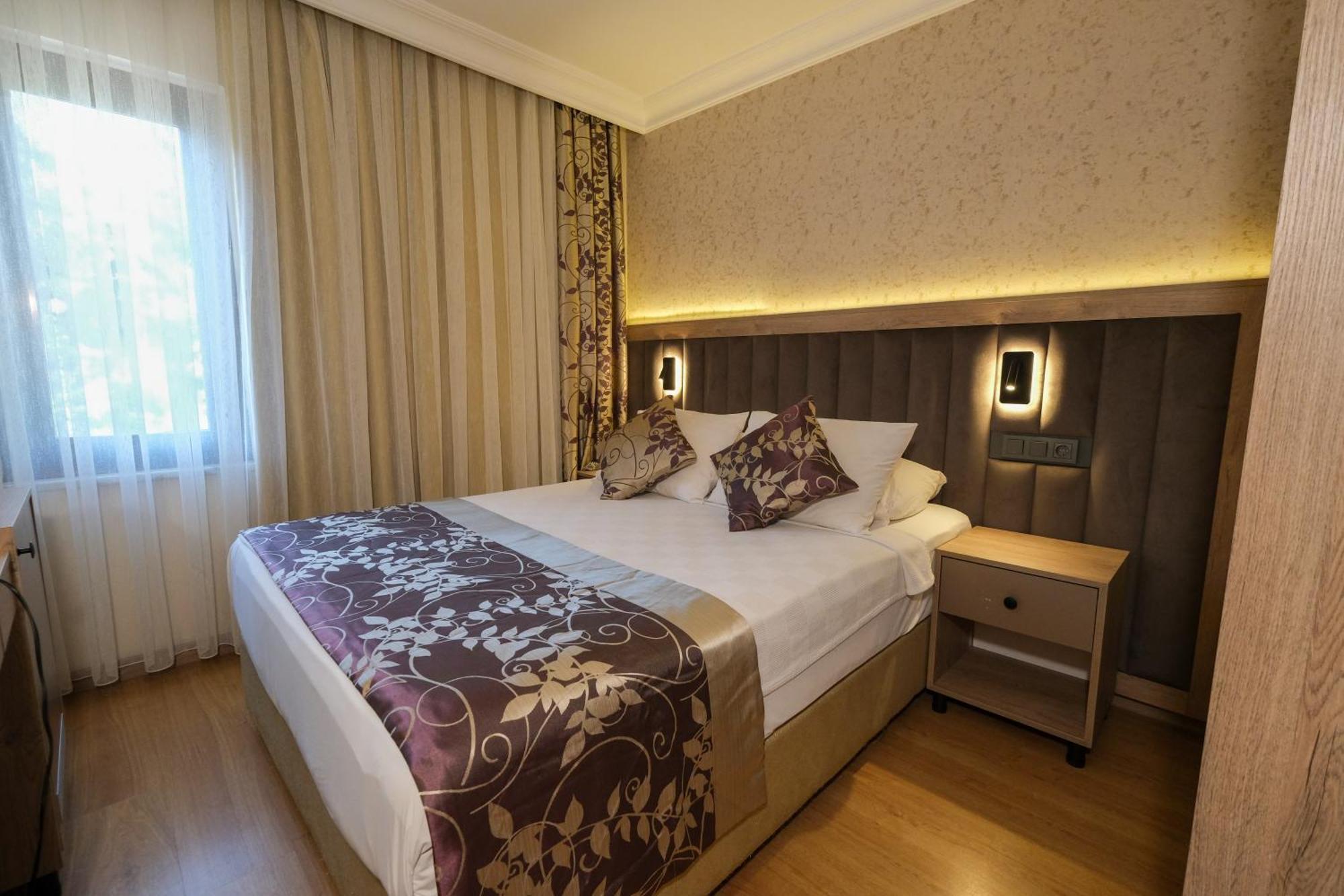 Kandelor Hotel