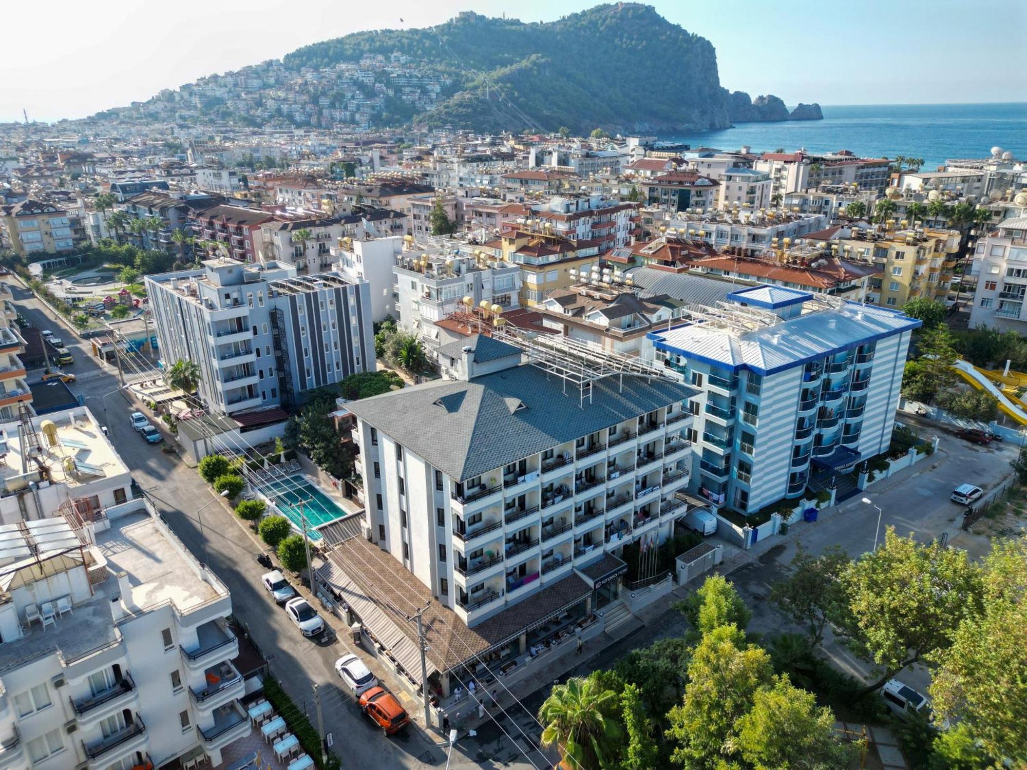 Kandelor Hotel