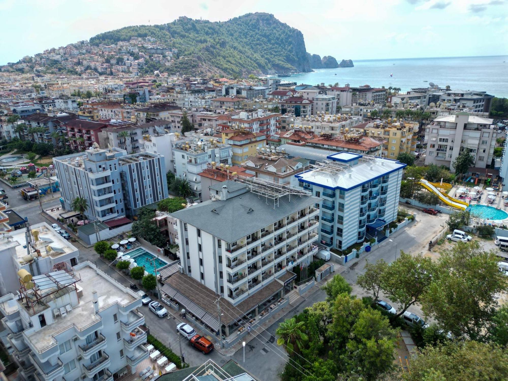 Kandelor Hotel
