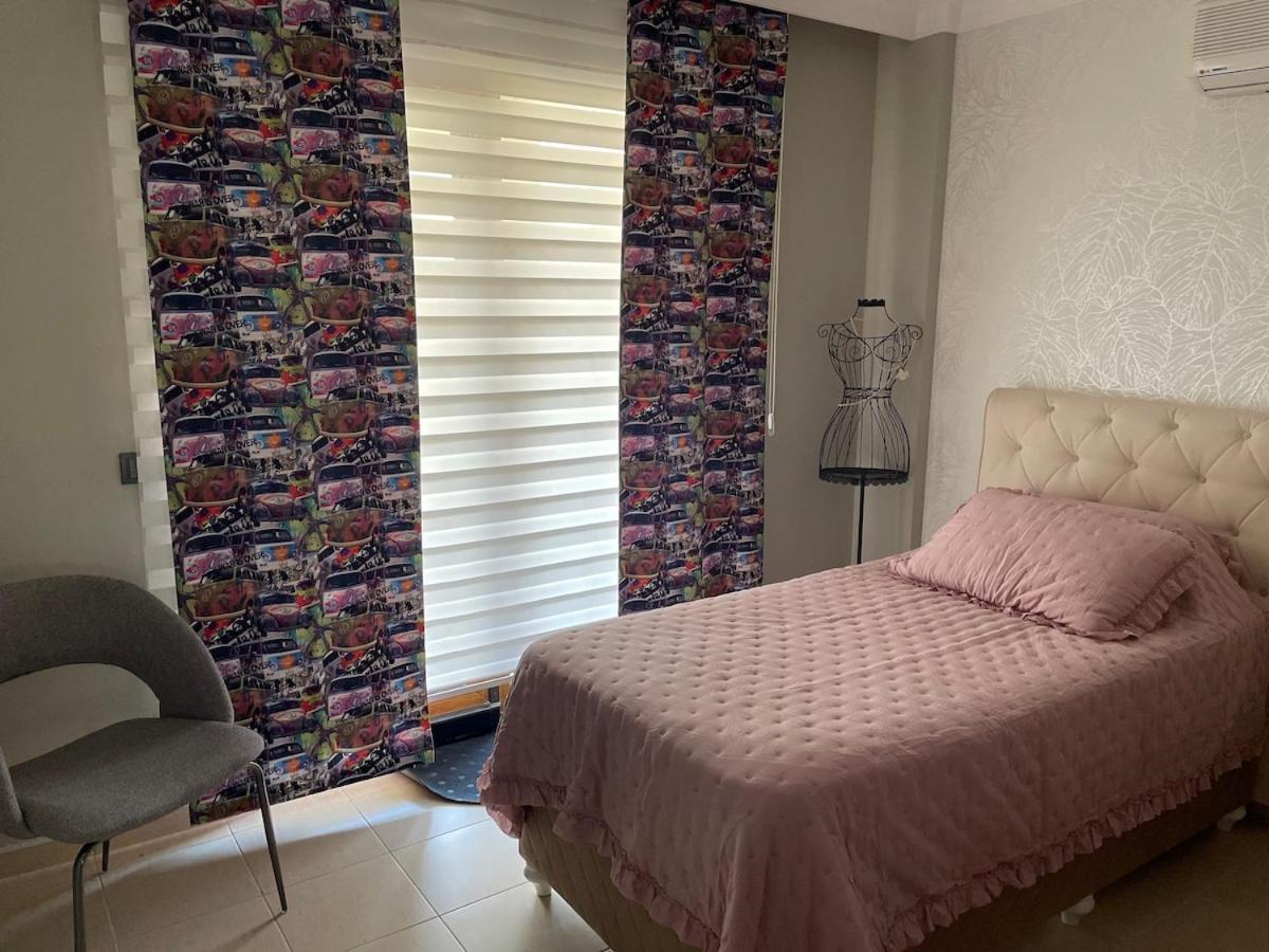 Luxury, 6 Bedroom, 3 Bathroom Villa