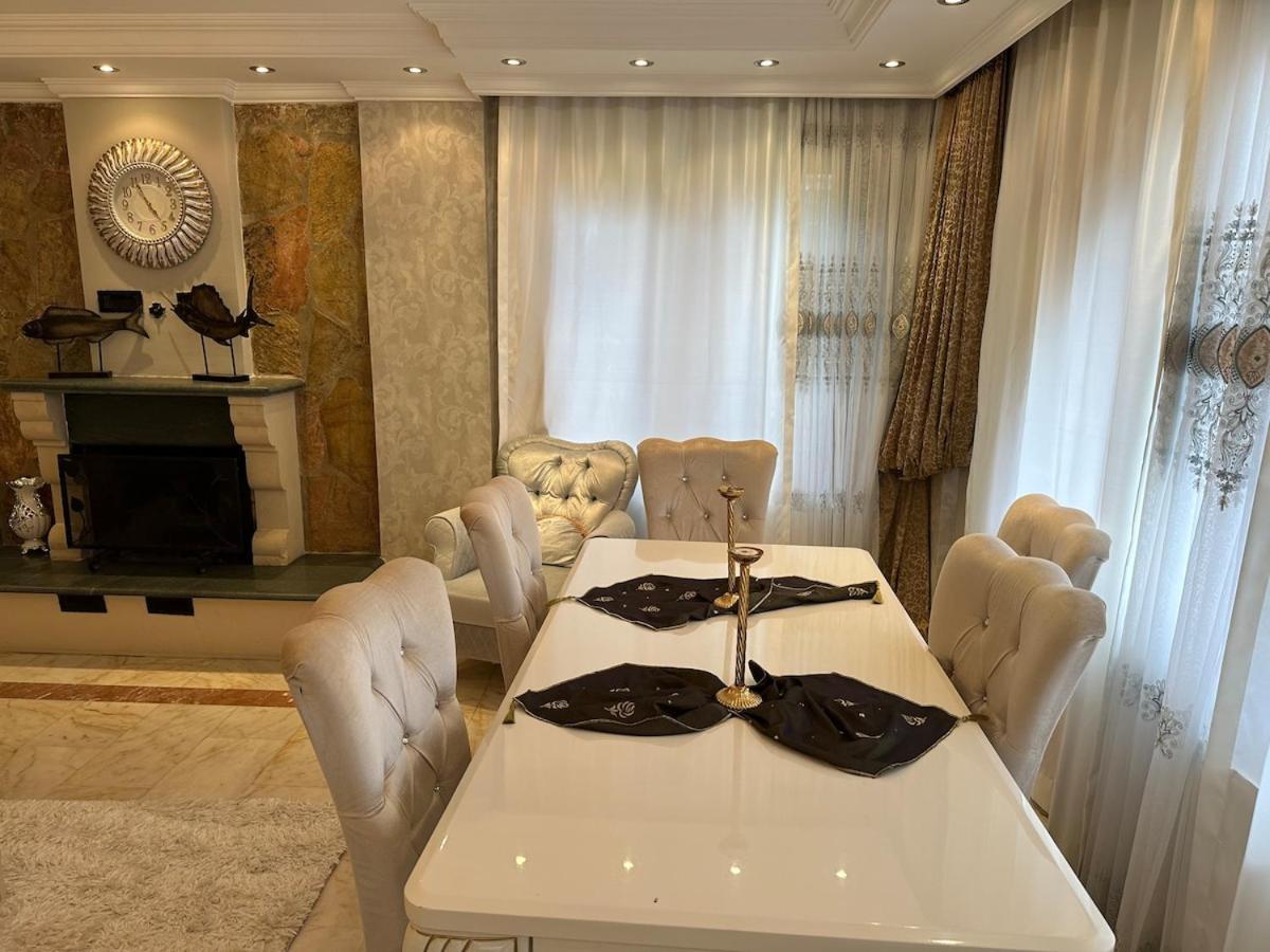 Luxury, 6 Bedroom, 3 Bathroom Villa