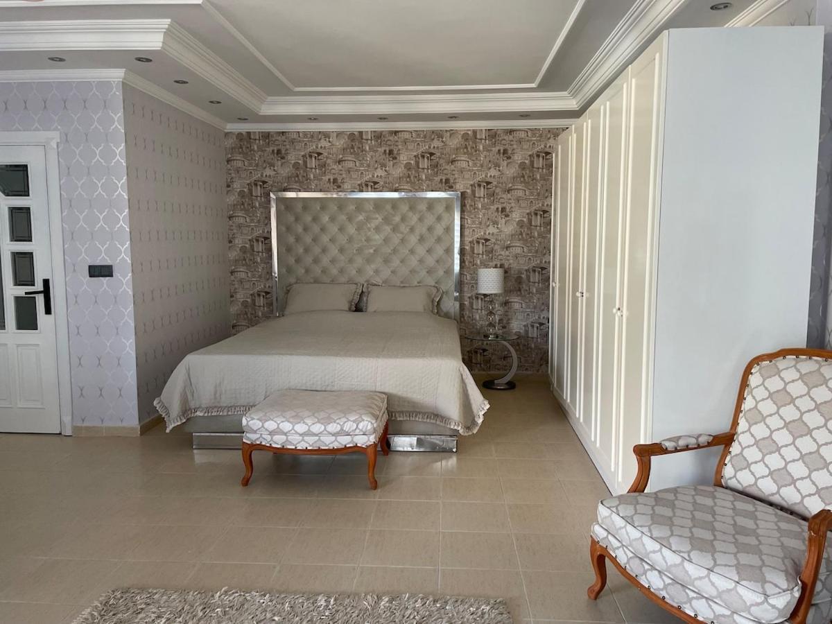 Villa Luxury, 6 Bedroom, 3 Bathroom *