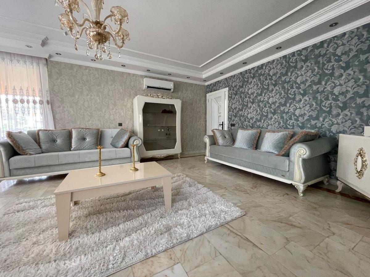 Villa Luxury, 6 Bedroom, 3 Bathroom *
