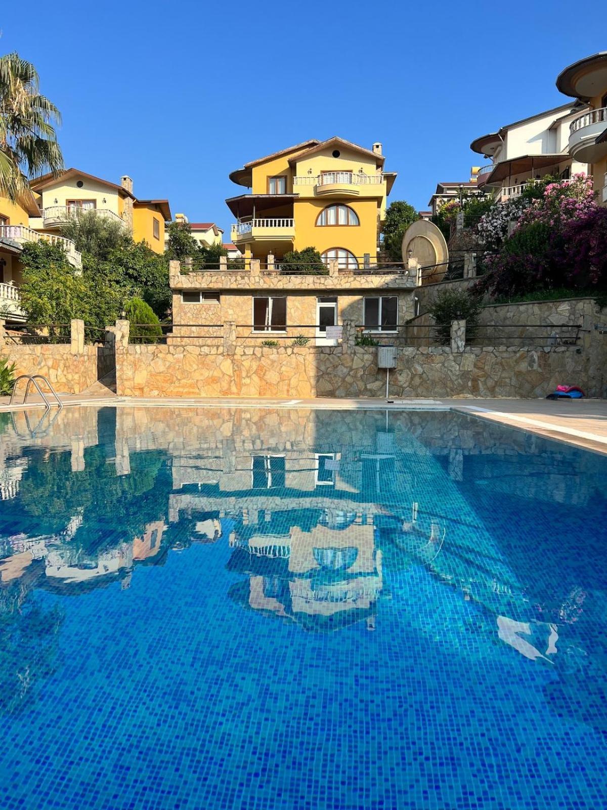 Luxury, 6 Bedroom, 3 Bathroom Villa
