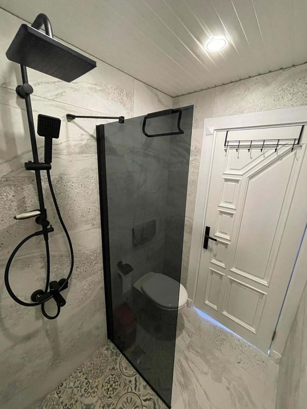 Luxury, 6 Bedroom, 3 Bathroom