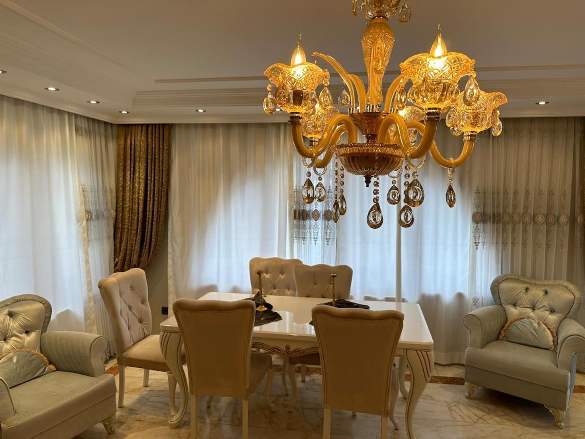 Villa Luxury, 6 Bedroom, 3 Bathroom *
