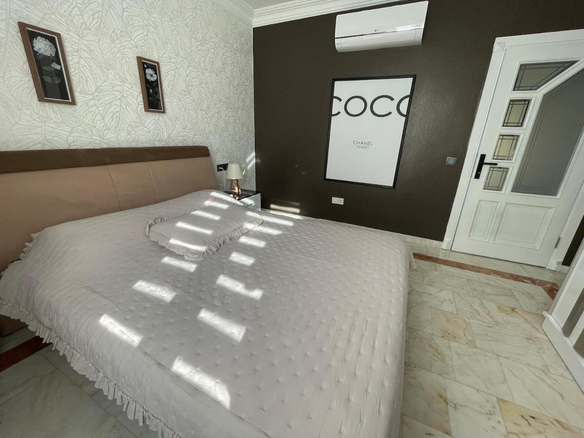 Luxury, 6 Bedroom, 3 Bathroom *