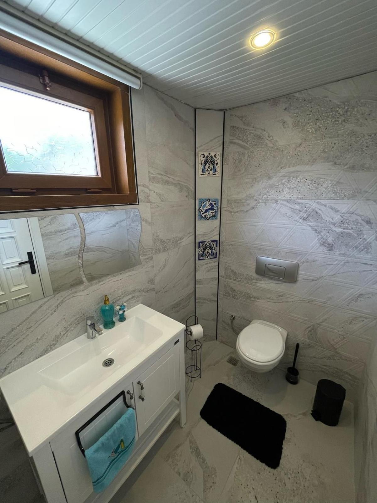 Luxury, 6 Bedroom, 3 Bathroom