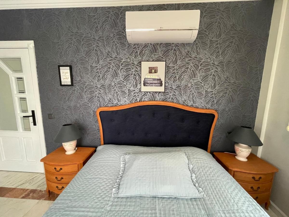 Luxury, 6 Bedroom, 3 Bathroom Villa *