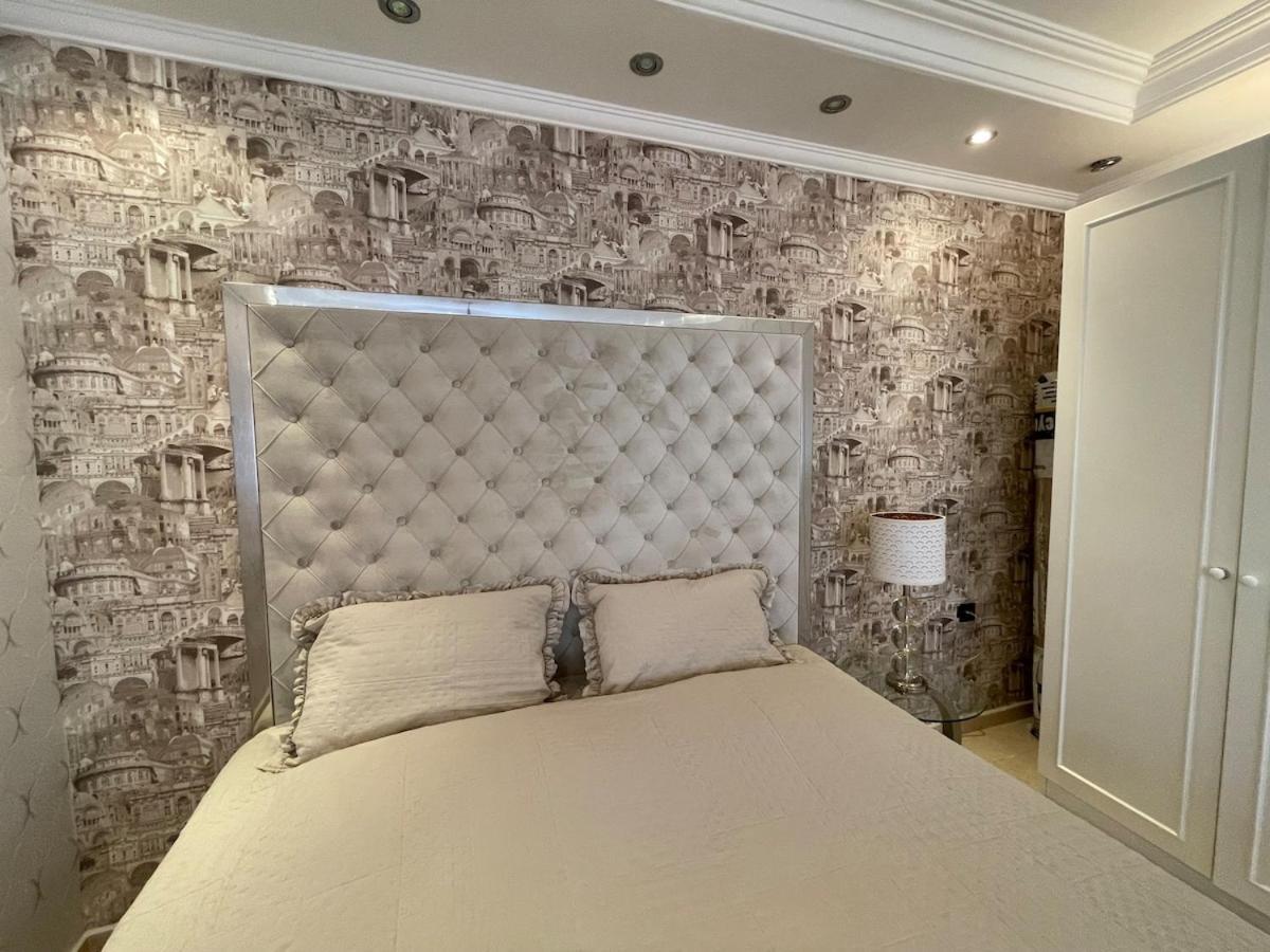 Villa Luxury, 6 Bedroom, 3 Bathroom *