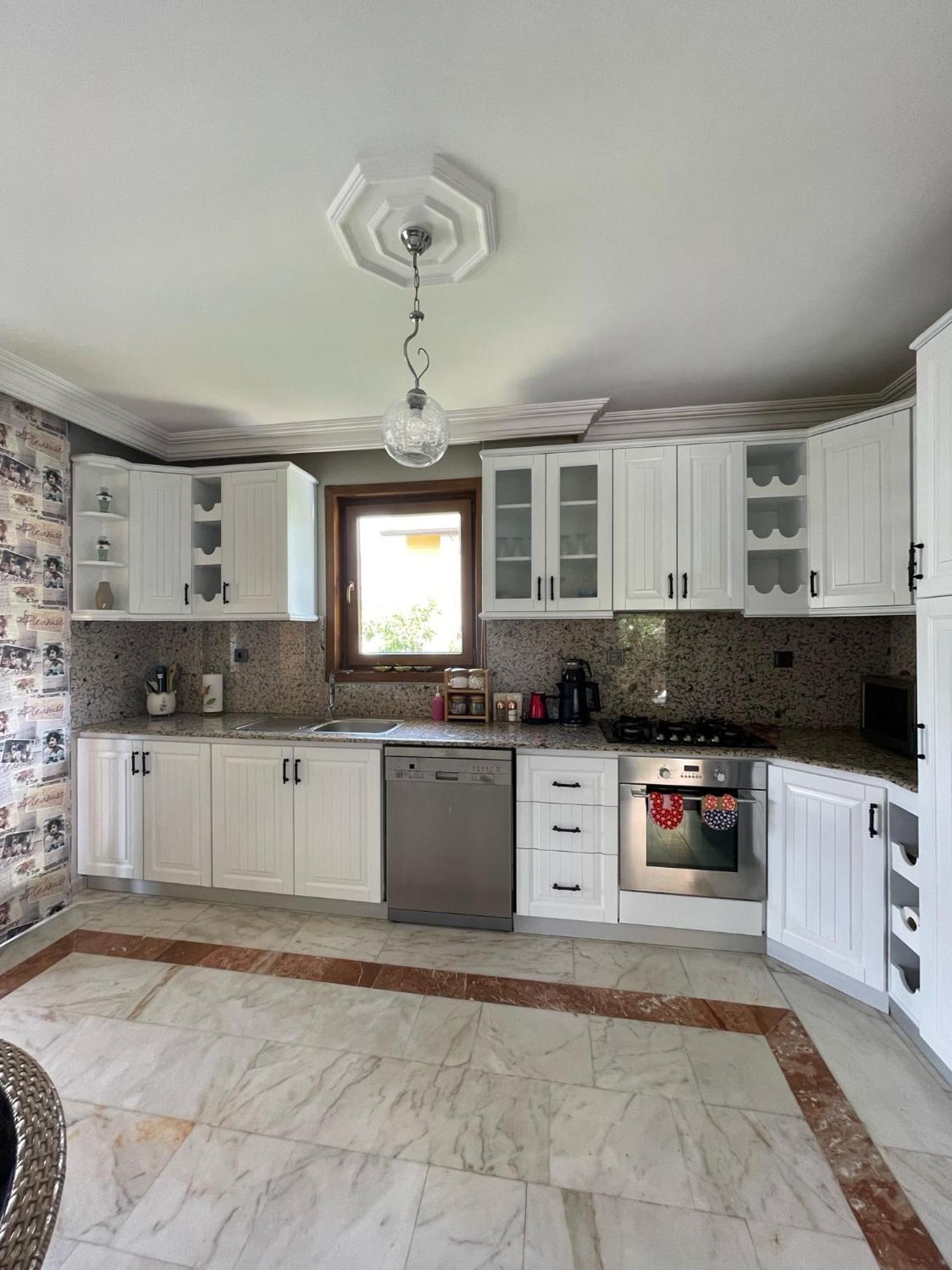 Luxury, 6 Bedroom, 3 Bathroom