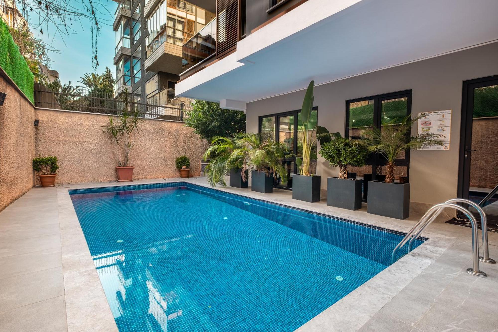 Retro No 7, Cleopatra Alanya