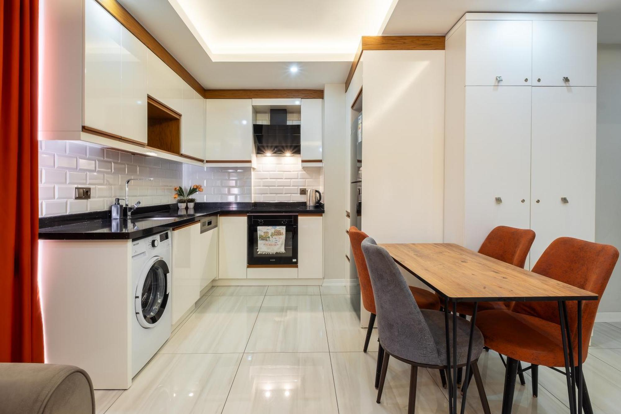 Retro No 7, Cleopatra Apartment