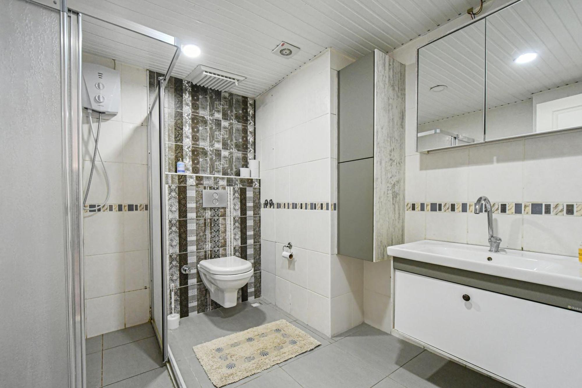 Daire 2 Bedroom For Rent In Tosmur, , 500 Meters To The Sea Alanya