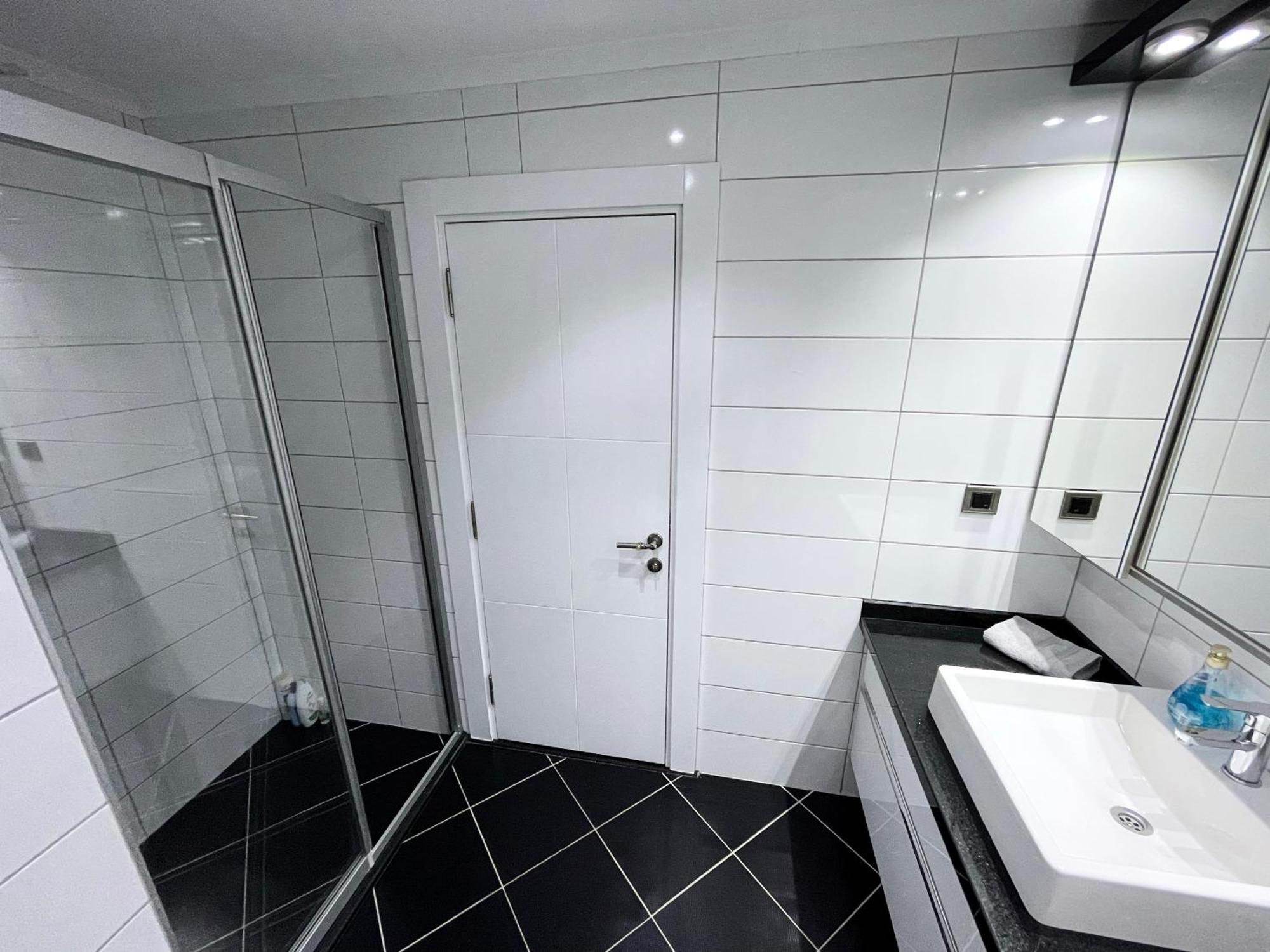 Apartment Sa Apartments! 2bd Flat 200m To The *