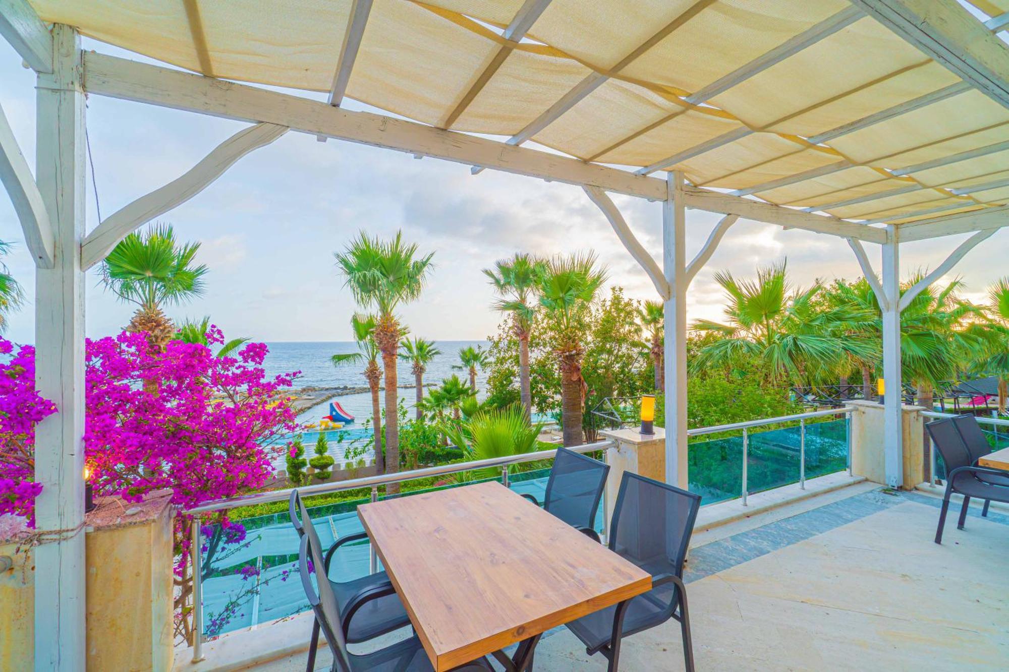 Pyxis Point Hotel 4*