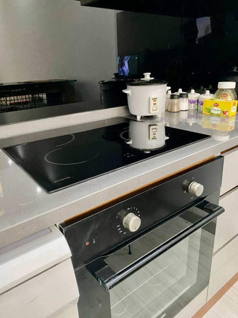 Apartamento Stylish 1br Flat Pool View & 10 Min Walk To