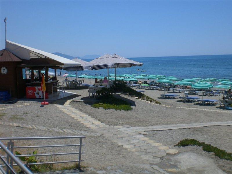 Aparthotel Lavinia & 3*