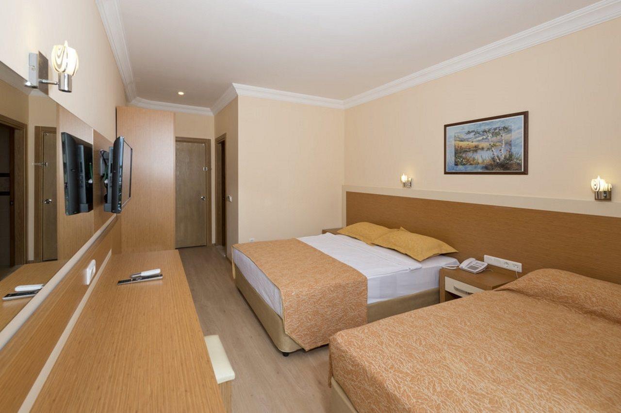 Hotel Grand Ati̇lla 3*