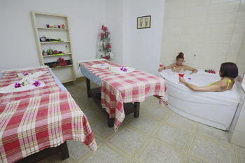 Almera Park Hotel 3*