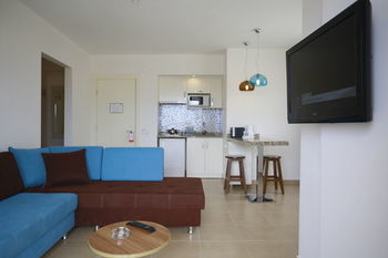 Hotel Almera Park 3*