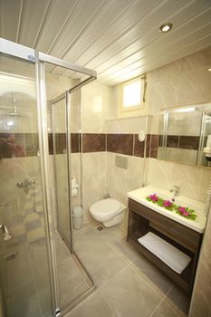 Almera Park 3*