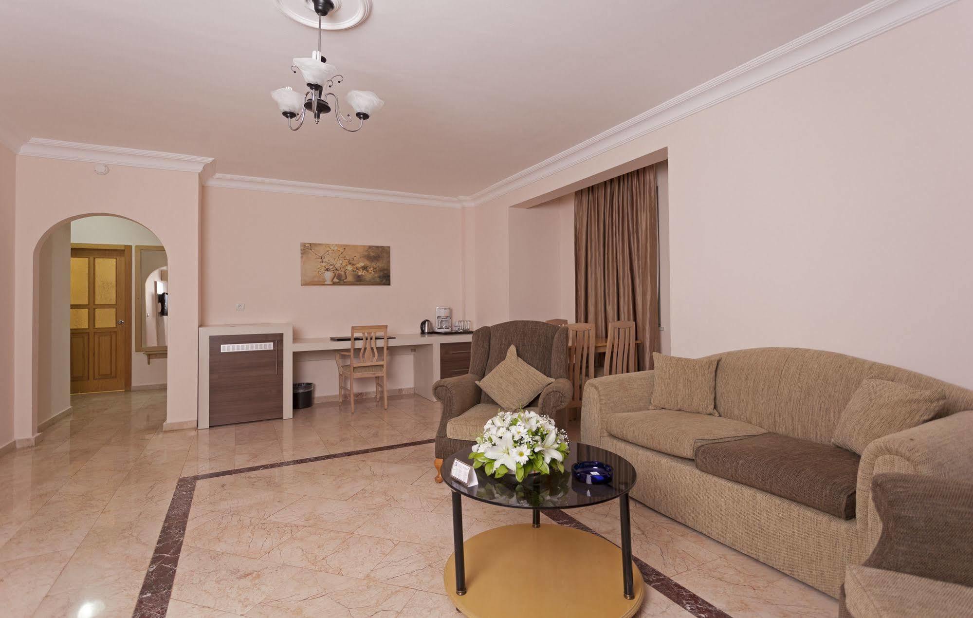Otel Club Paradiso 5*