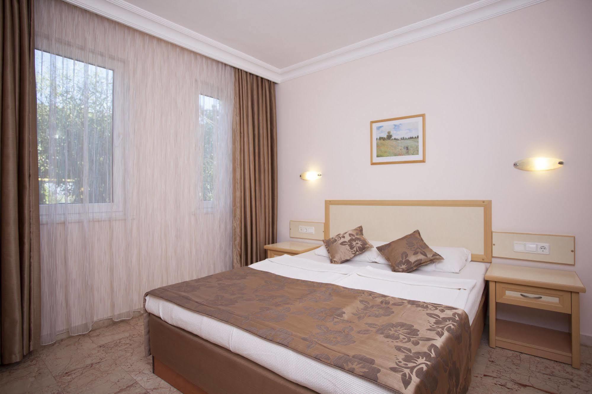 Otel Club Paradiso 5*