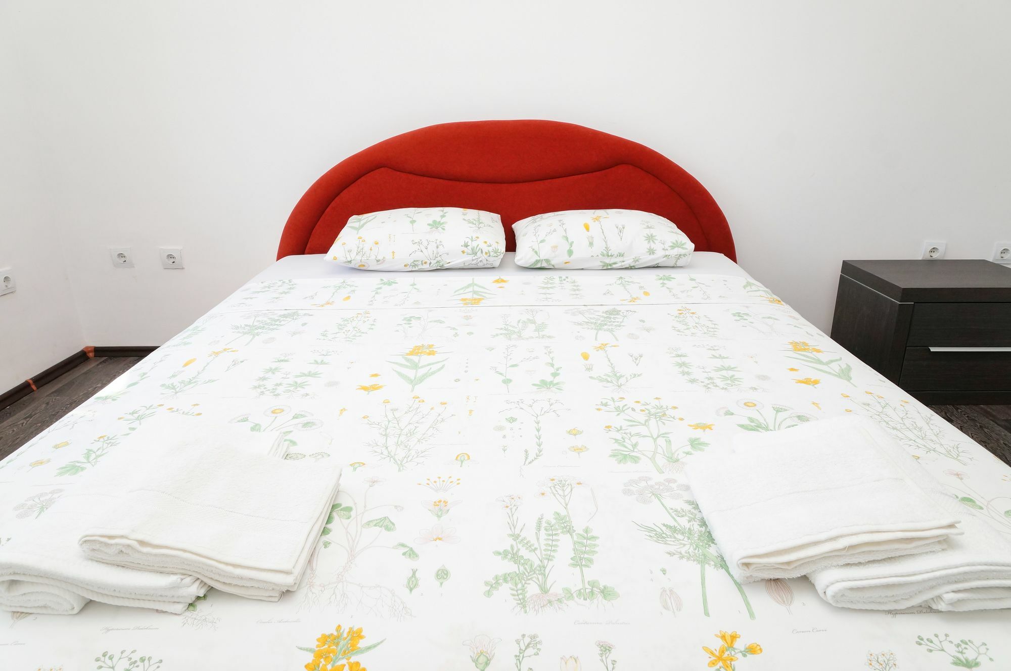 Iris Aparthotel 4*