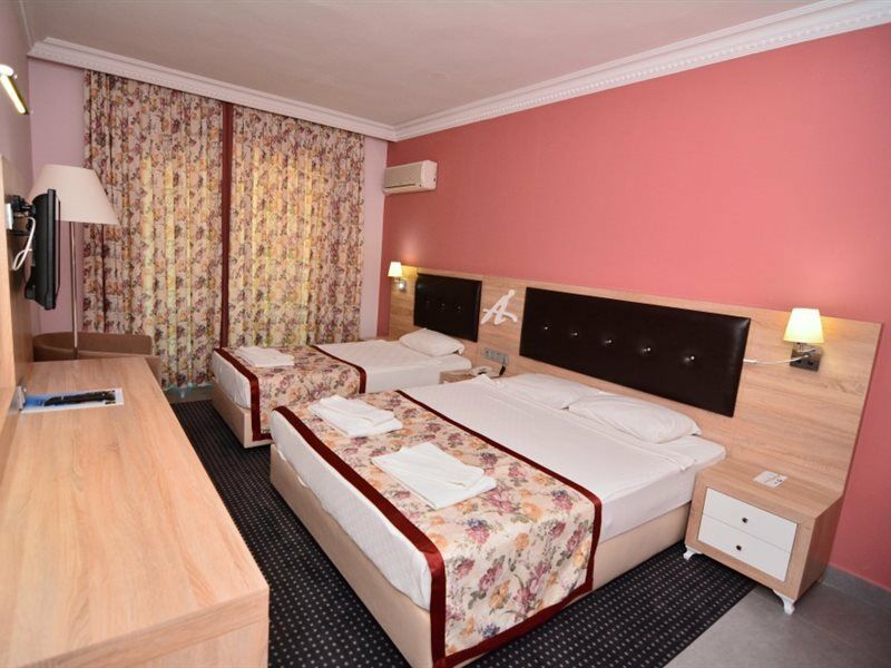 Otel Ananas 4*