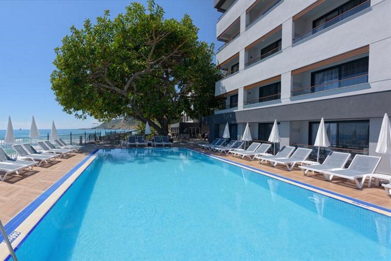 Floria Hotel 4*