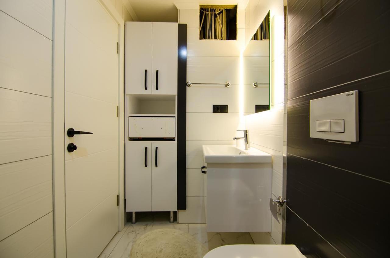 Forest Park Apartment *