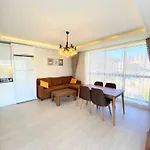 1Bd Flat 200M To The Beach! Great Location!
