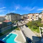 1Bd Flat 200M To The Beach! Great Location!