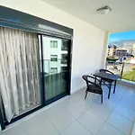 1Bd Flat 200M To The Beach! Great Location!