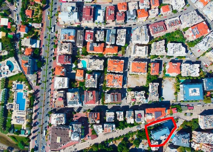 1Bd Flat 200M To The Beach! Great Location!