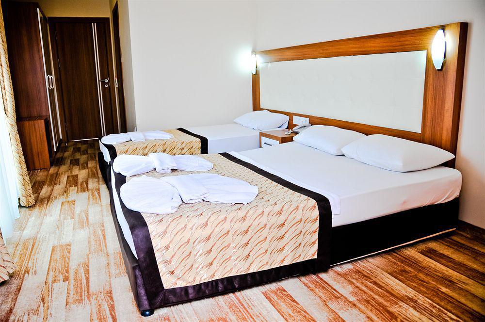 Mitos Aparthotel 2*