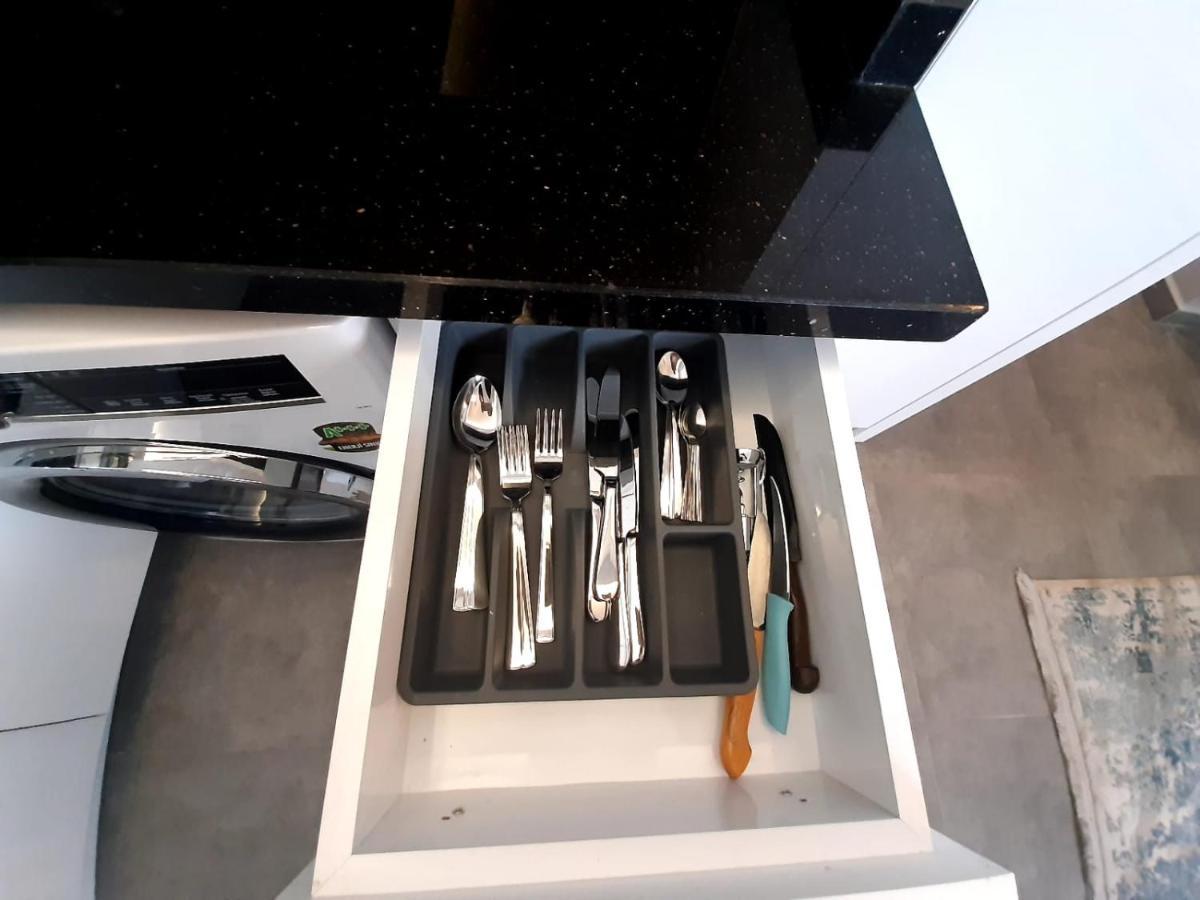 Aura Homes One Bedroom Near Cleopatra
