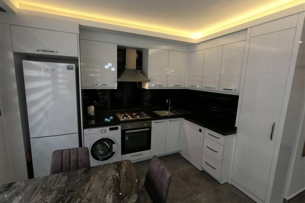 Aura Just 100 Meters To Kleopatra Apartment *