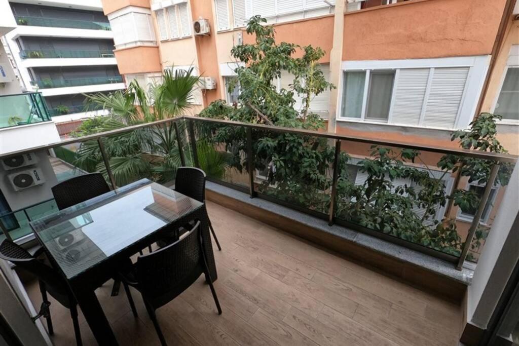 Aura Just 100 Meters To Kleopatra Apartment