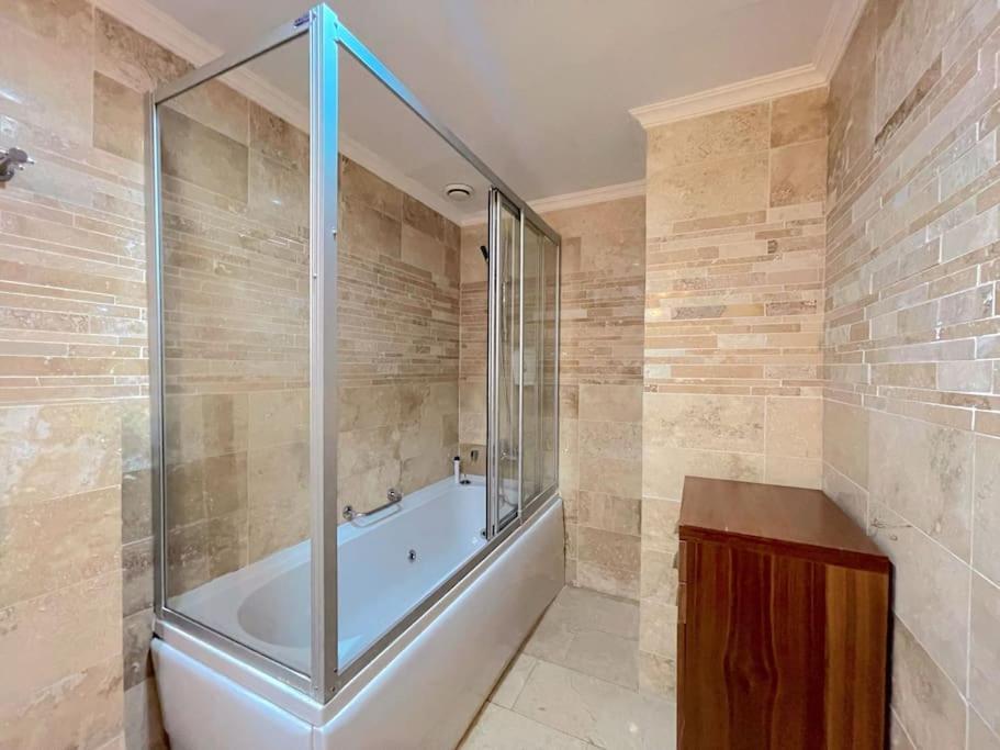Gold 5 Star 2+1 Sea View And Aqua Park Apartment