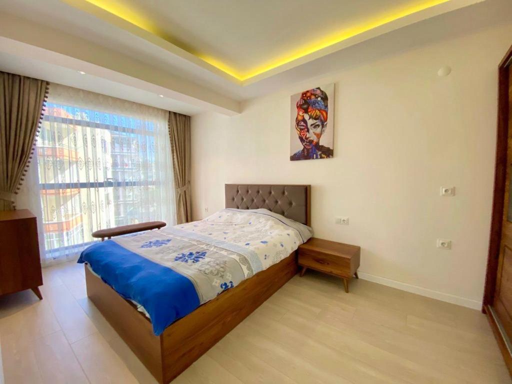 1bd Flat 200m To The Beach! Great Location!